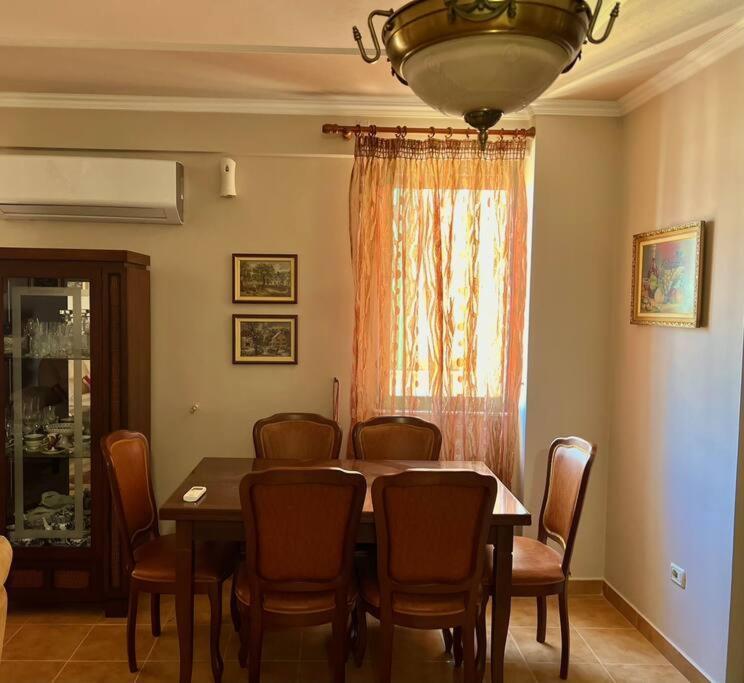 Central Tirana Flat Near Bazaar 외부 사진