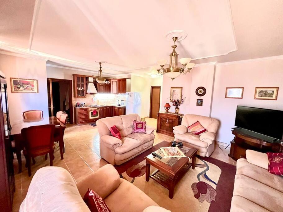 Central Tirana Flat Near Bazaar 외부 사진