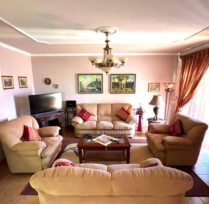 Central Tirana Flat Near Bazaar 외부 사진