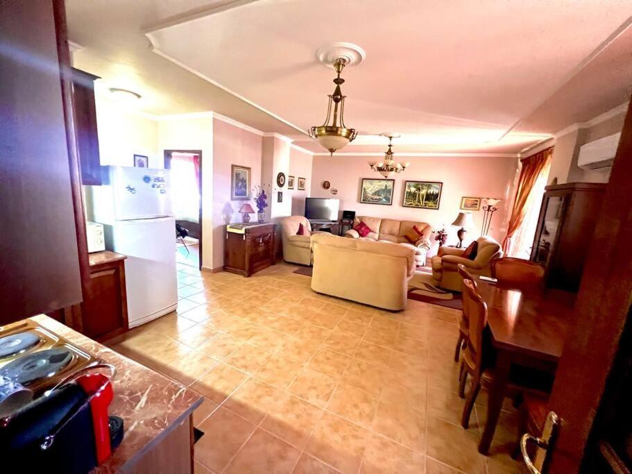 Central Tirana Flat Near Bazaar 외부 사진
